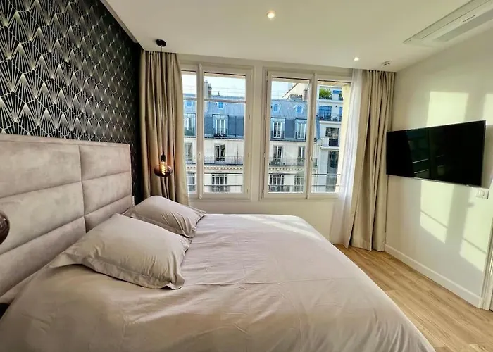 Very Bright Newly Renovated With Ac شقة *