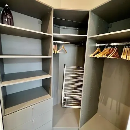 Very Bright Newly Renovated With Ac Paris