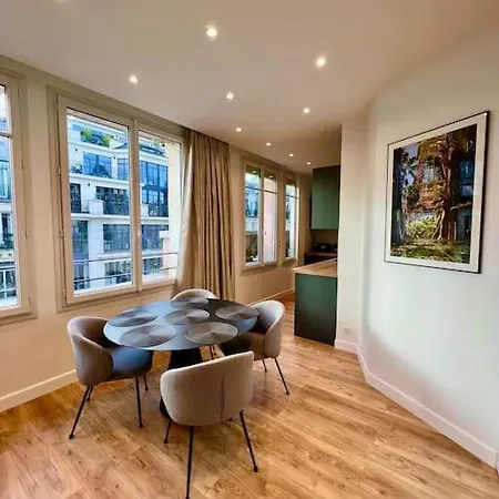 Very Bright Newly Renovated With Ac *