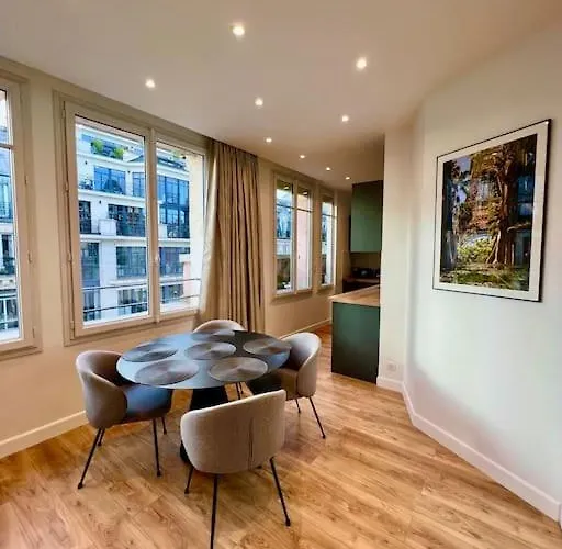 Very Bright Newly Renovated With Ac *