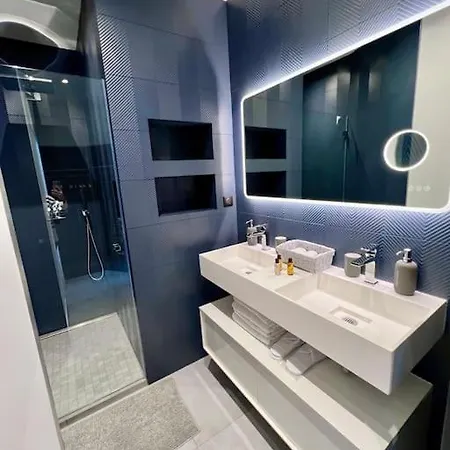 Very Bright Newly Renovated With Ac Apartment Paris